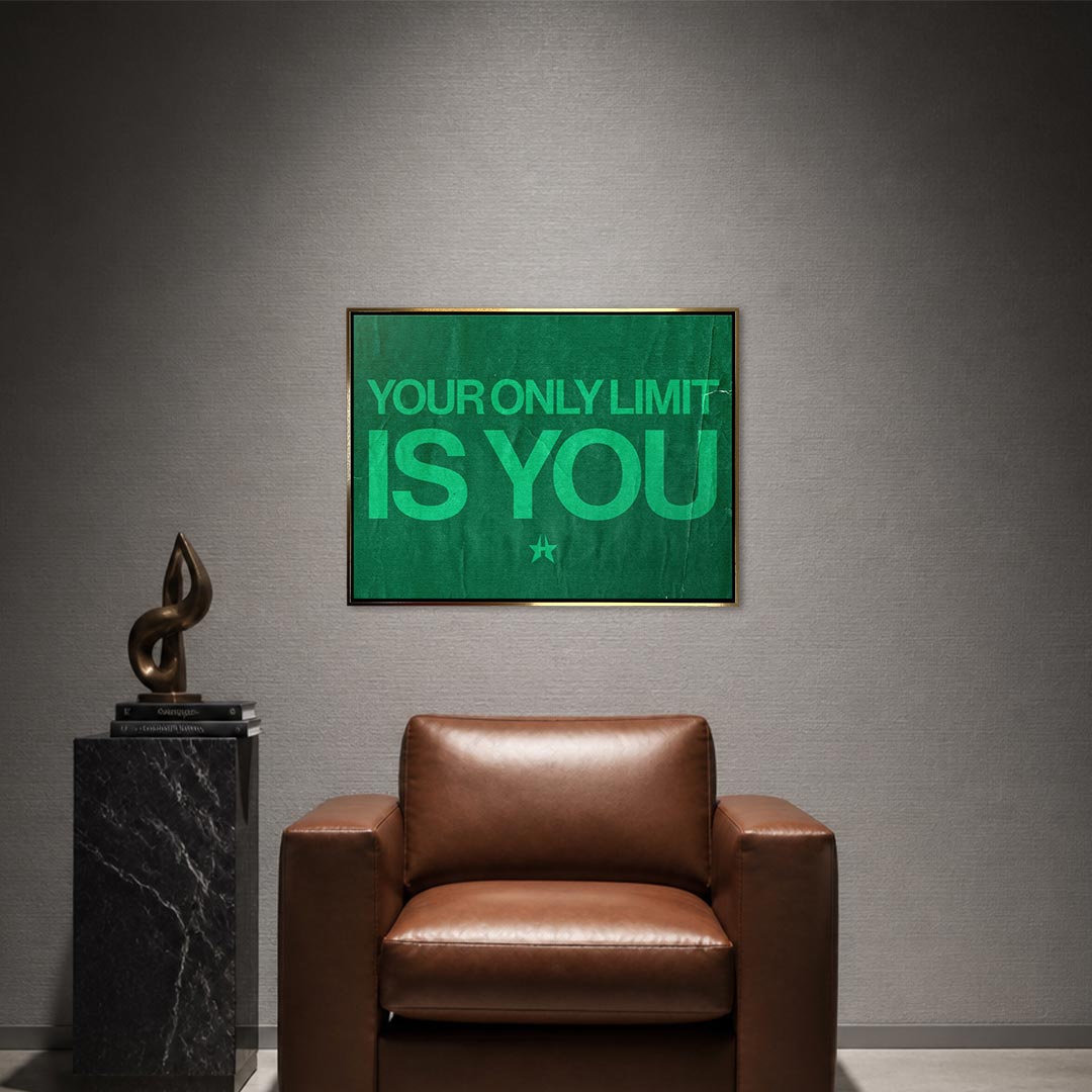 Obraz Your Only Limit Is You – złota rama – aranżacja we wnętrzu – Huephant