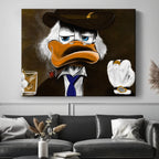 Obraz na płótnie "Boss Duck" z postacią Sknerusa McKwacza w mafijnej stylizacji, z cygarem i whisky, utrzymany w ciemnej kolorystyce