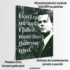 Motywacyjny obraz na płótnie z cytatem „Don't call me lucky. I failed more times than you tried” oraz postacią inspirowaną Jordanem Belfortem z filmu „Wilk z Wall Street” na tle dolarowych banknotów