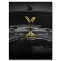 motywacyjny obraz na płótnie no risk no story roMotywacyjny obraz na płótnie przedstawiający złoty emblemat Rolls-Royce Spirit of Ecstasy z napisem „NO RISK NO STORY” – symbol odwagi, luksusu i sukcesu.lls royce