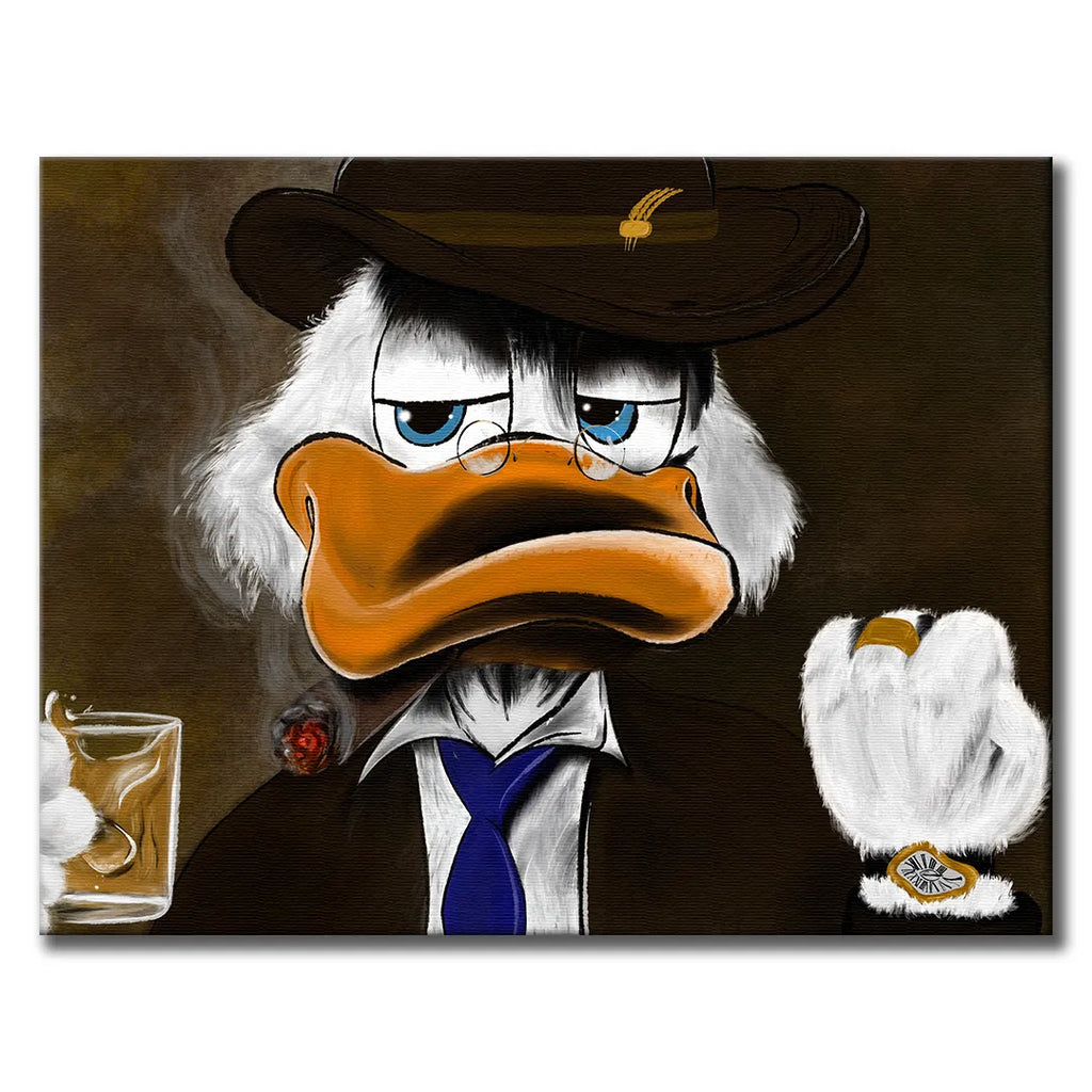 Obraz na płótnie "Boss Duck" z postacią Sknerusa McKwacza w mafijnej stylizacji, z cygarem i whisky, utrzymany w ciemnej kolorystyce