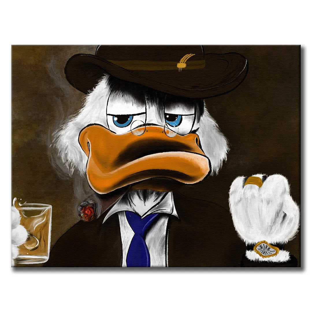 Obraz na płótnie "Boss Duck" z postacią Sknerusa McKwacza w mafijnej stylizacji, z cygarem i whisky, utrzymany w ciemnej kolorystyce
