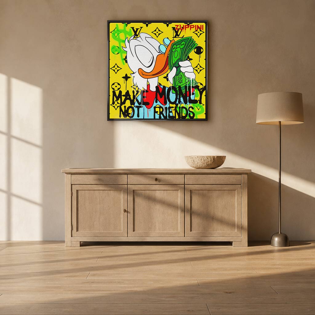Obraz na płótnie Make Money Not Friends. Nowoczesna sztuka i wydruk galeryjny pop-art ze Sknerusem McKwaczem, plikiem banknotów i monogramem luksusowej marki.