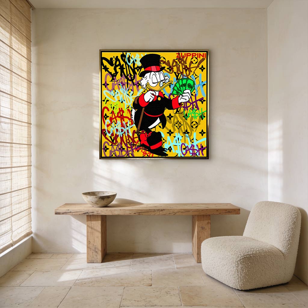 Obraz na płótnie Scrooge Cash. Nowoczesna sztuka i wydruk galeryjny pop-art ze Sknerusem McKwaczem, plikiem banknotów, graffiti i luksusowym monogramem.