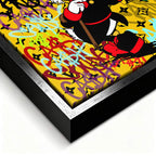 Obraz na płótnie Scrooge Cash. Nowoczesna sztuka i wydruk galeryjny pop-art ze Sknerusem McKwaczem, plikiem banknotów, graffiti i luksusowym monogramem.